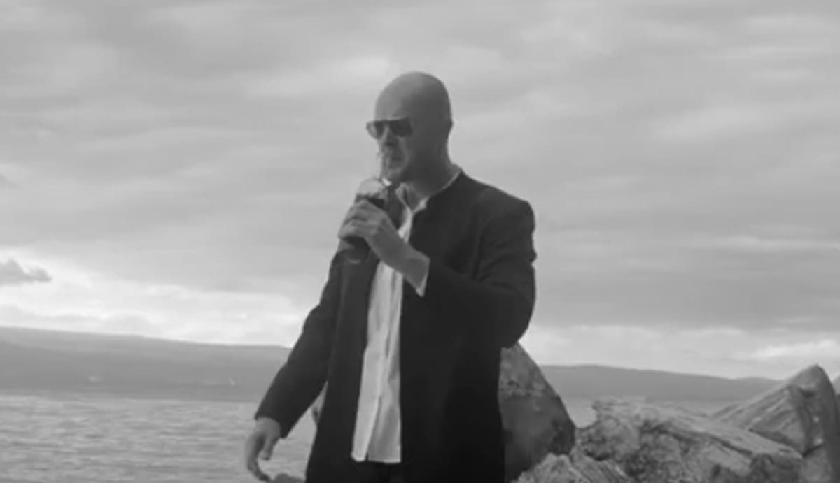 Tajanstveni splitski kantautor objavio novu pjesmu: "Napisana za svit, zapisana za zauvik"