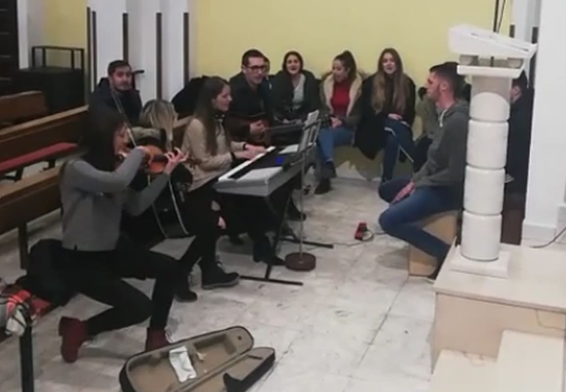 Ovako izgleda vjeronauk u crkvi na Kmanu: Ori se "Zbog jedne ljubavi"