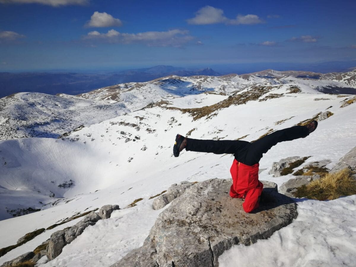 Ovo znači iskoristiti vikend: Planinari na krovu Hrvatske vježbali jogu, pa iskušali nezaboravno sanjkanje