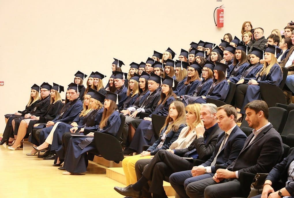 Pogledajte kako je bilo na svečanoj promociji diplomiranih magistara farmacije