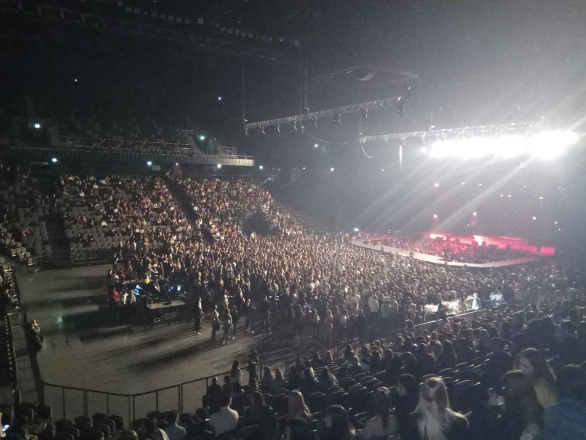 NIJE PUNA Pogledajte kako izgleda Spaladium Arena na početku koncerta Maye Berović