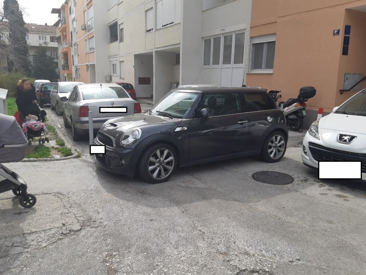 NEVJEROJATAN BEZOBRAZLUK Sretan vam vaš dan, ali nosite kolica u rukama, proći nećete!