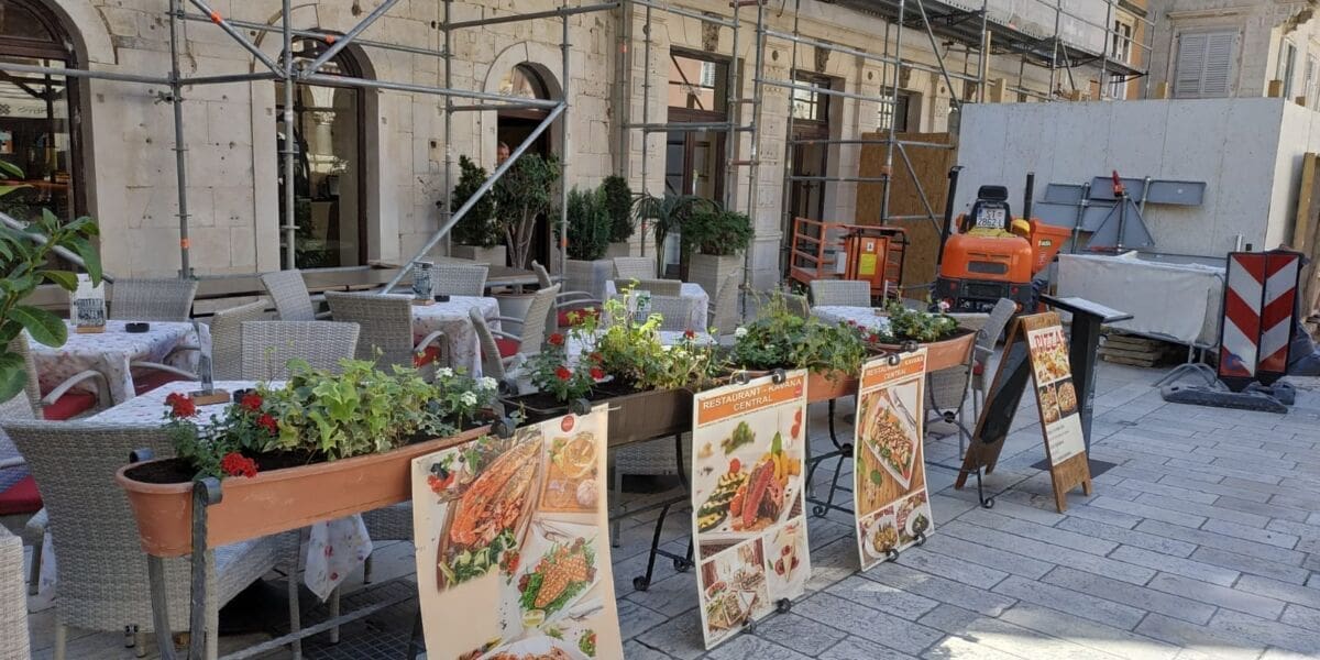 Nova ponuda u Splitu: Kava s radovima iznad glave