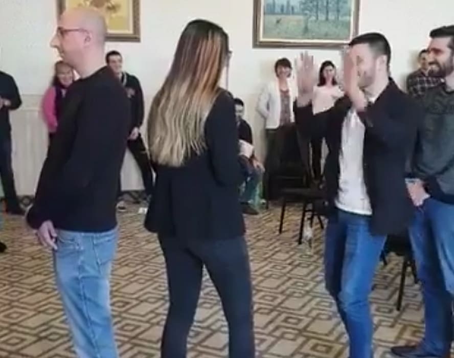 URNEBESNO Tijek prijenosa informacije: Ovaj video će vam savršeno pojasniti kako funkcionira "rekla-kazala"