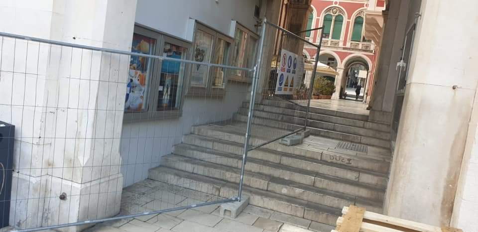 PROJEKT "USEFULL" Postavlja se kosi lift i rampa za osobe s invaliditetom između Marmontove i Prokurativa