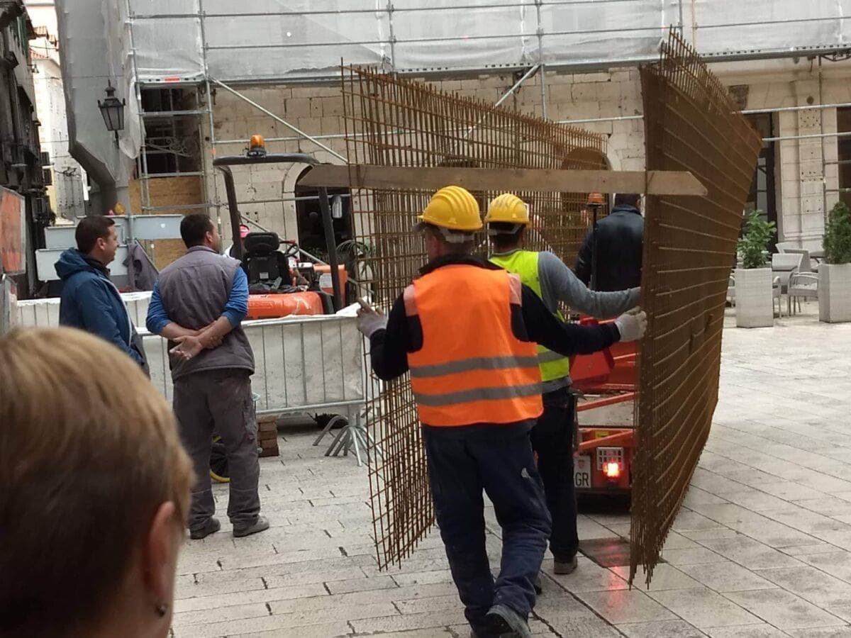 PRAŠI SE PJACA Pogledajte kako izgleda obnova hotela Central