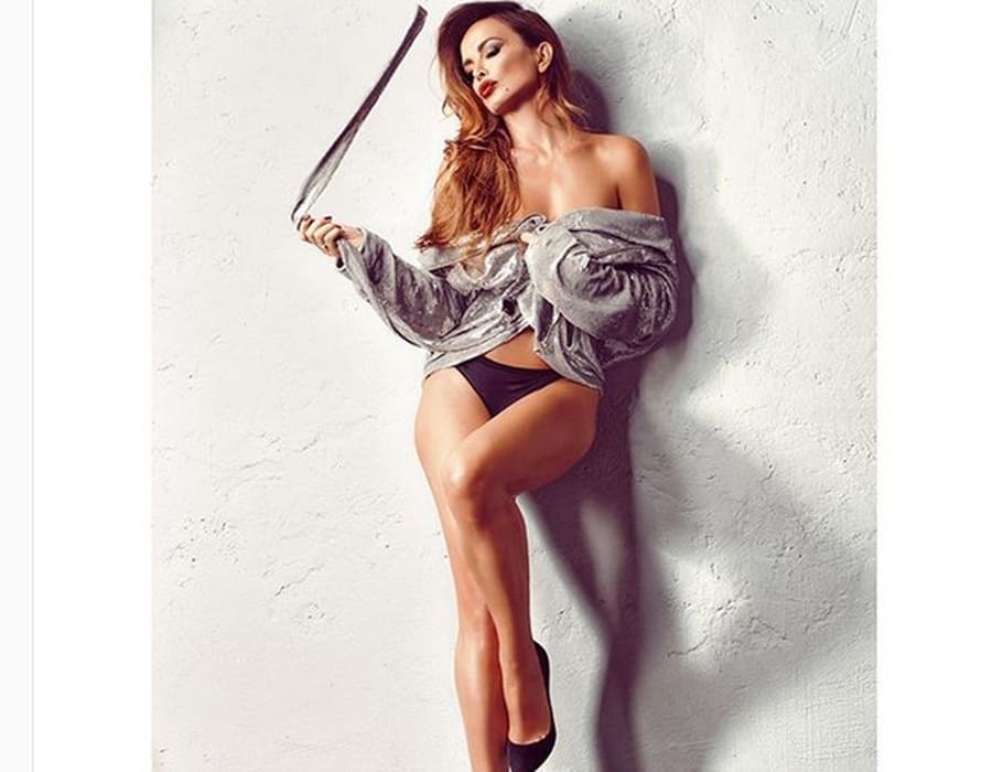 Tko bi joj dao 47? Severina za potrebe novog albuma pozirala u gaćicama i bez grudnjaka