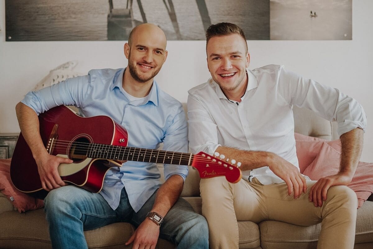LUKA BASI I MARKO ŠKUGOR SNIMILI EMOTIVAN DUET 'RUŽO BILA': „Mi smo dokaz da još ima romantičnih muškaraca, žene, ne dajte da vas uvjere u suprotno!“