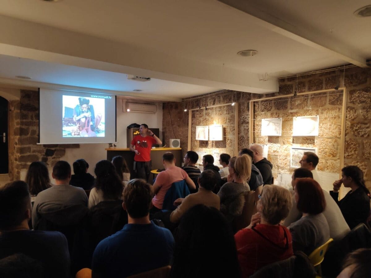 TRAŽILA SE STOLICA VIŠE Putopisno predavanje Kristijana Grubišića privuklo brojne Splićane u Klub Zona