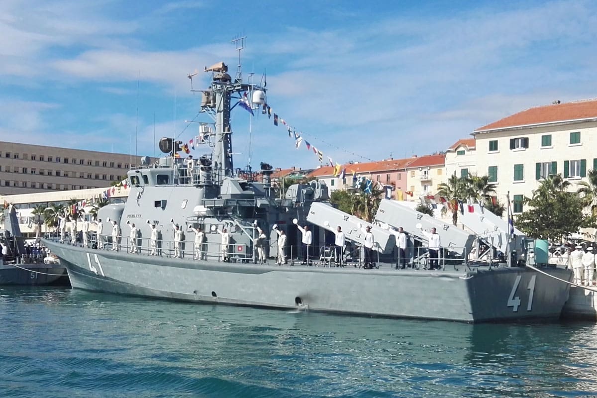 MORH upozorava: Danas vježba mornarice i ratnog zrakoplovstva u akvatoriju Kaštelanskog zaljeva