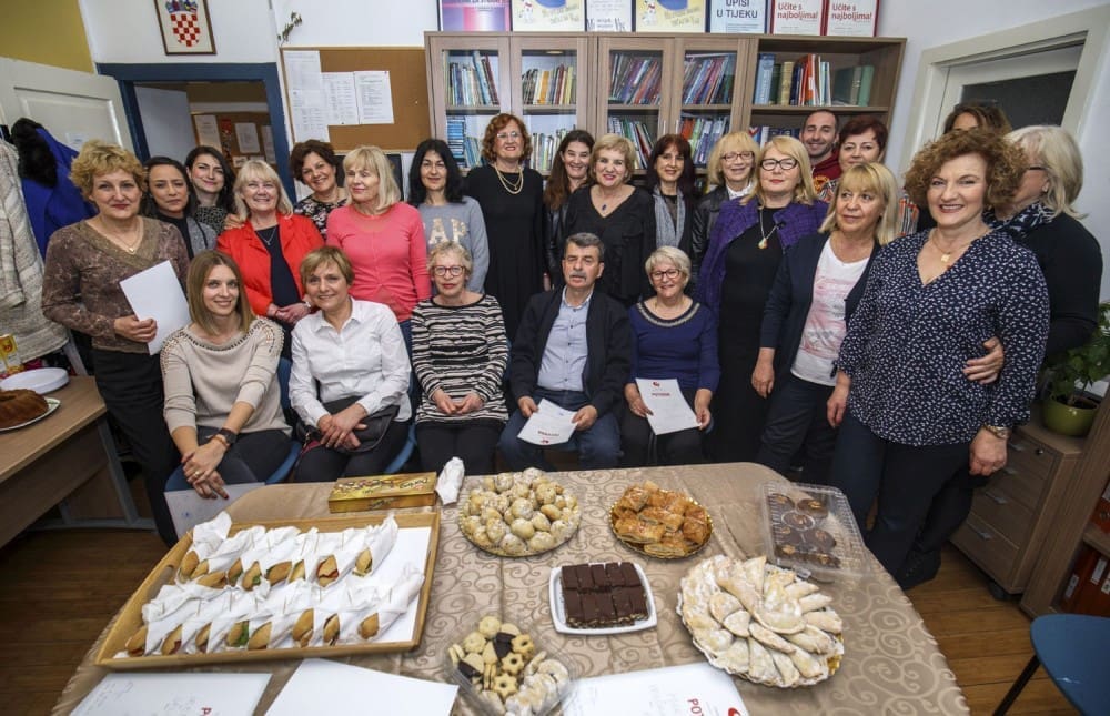 ENGLESKI ZA IZNAJMLJIVAČE U veselom društvu održana dodjela diploma