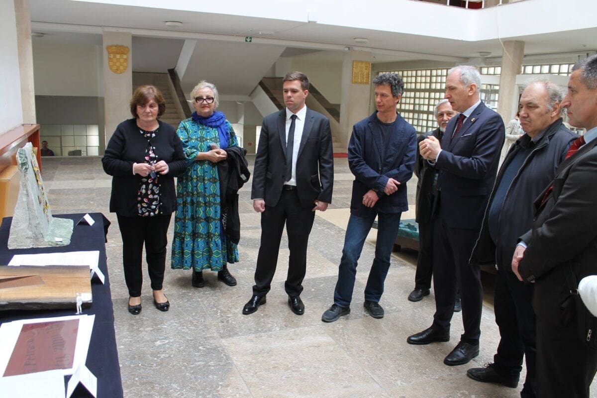 U Banovini izloženi radovi u spomen na Petrasova Marovića, najbolji rad bit će postavljen kod ulaza u Sustipan