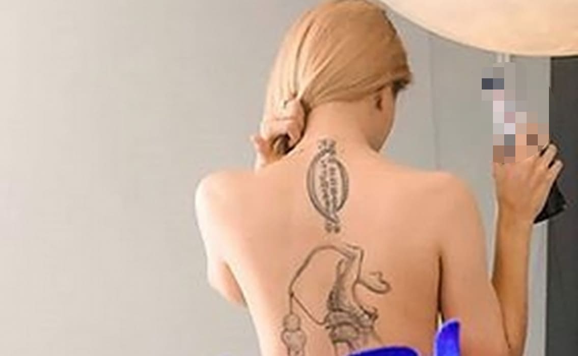 Ella Dvornik objavila fotografiju na koju pozira gola pa napisala: "Jeste li je probali?"