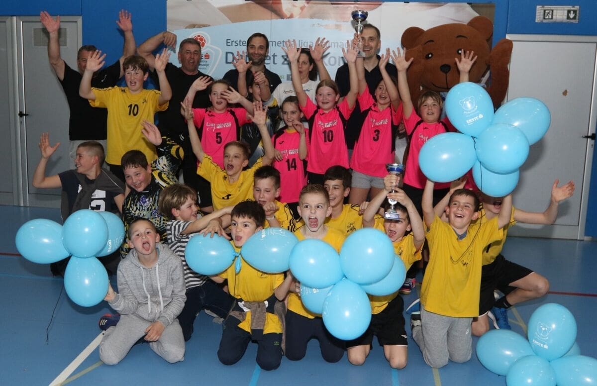 SCENE ZA PAMĆENJE Odigran prvi turnir 2. Erste rukometne lige: "Odakle dolaze? Pa, koliko ih je ovo?"