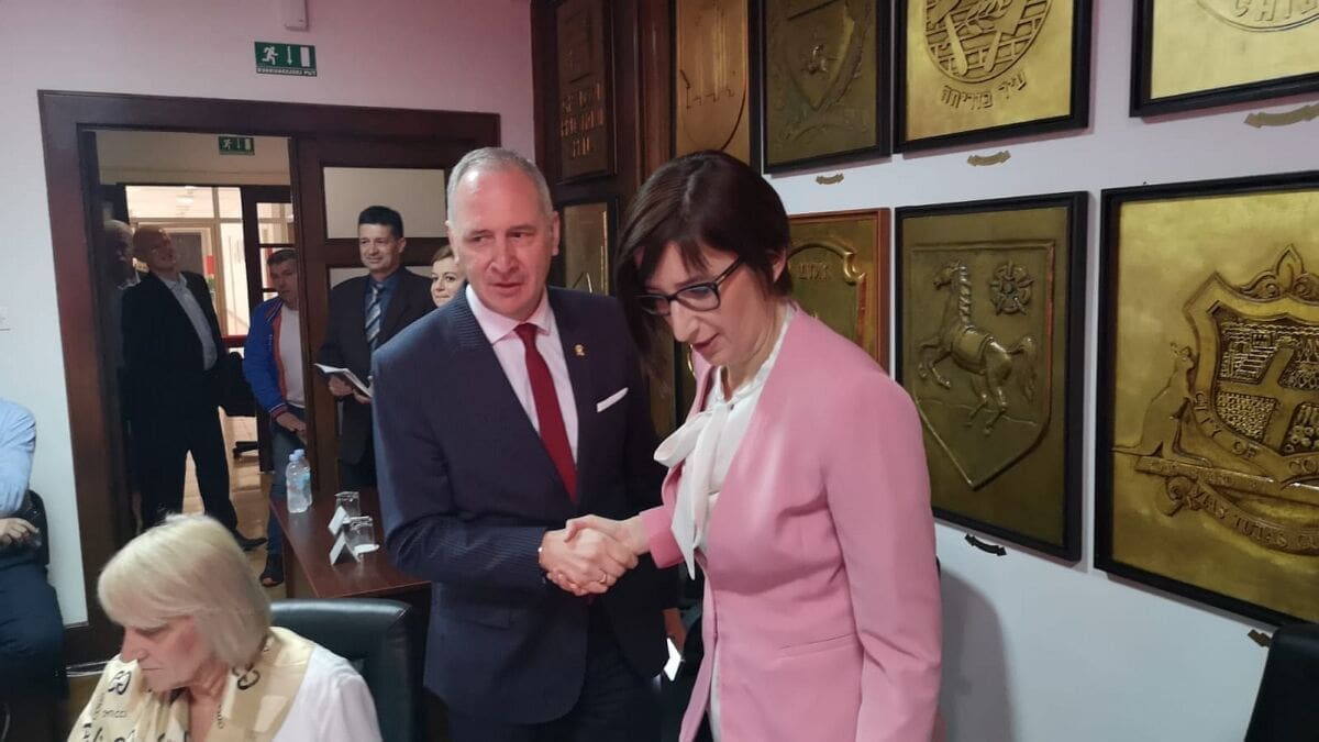 NIJE ODRŽANA SJEDNICA GRADSKOG VIJEĆA Nisu stigli HDZ, HGS, HNS...: "Ovo je tužno"