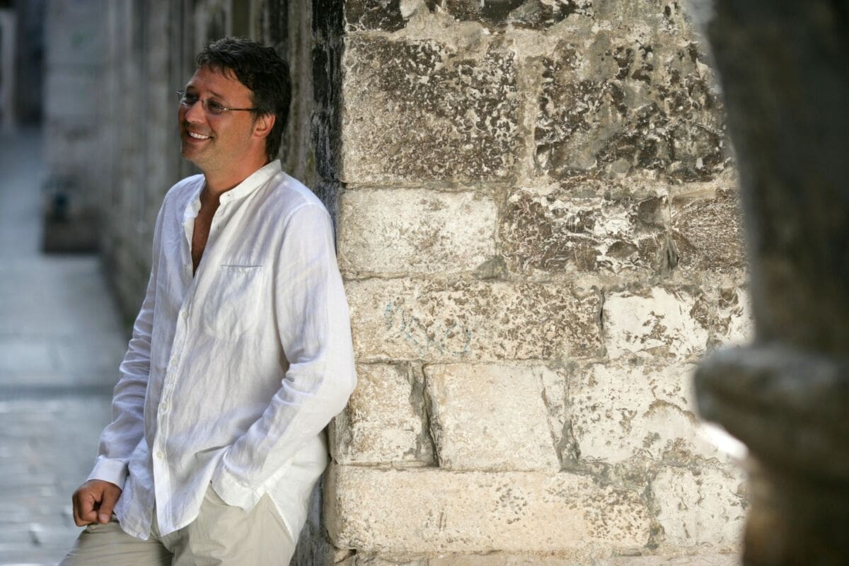 Hari Rončević priprema najromantičniji koncert godine!