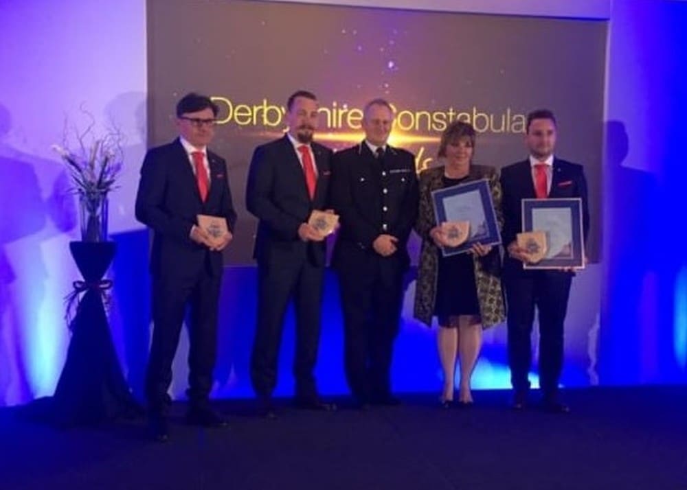 ZBOG SPAŠAVANJA BRITANSKOG TURISTA Hrvatskoj gorskoj službi spašavanja uručeno priznanje "Certificate of Commendation"