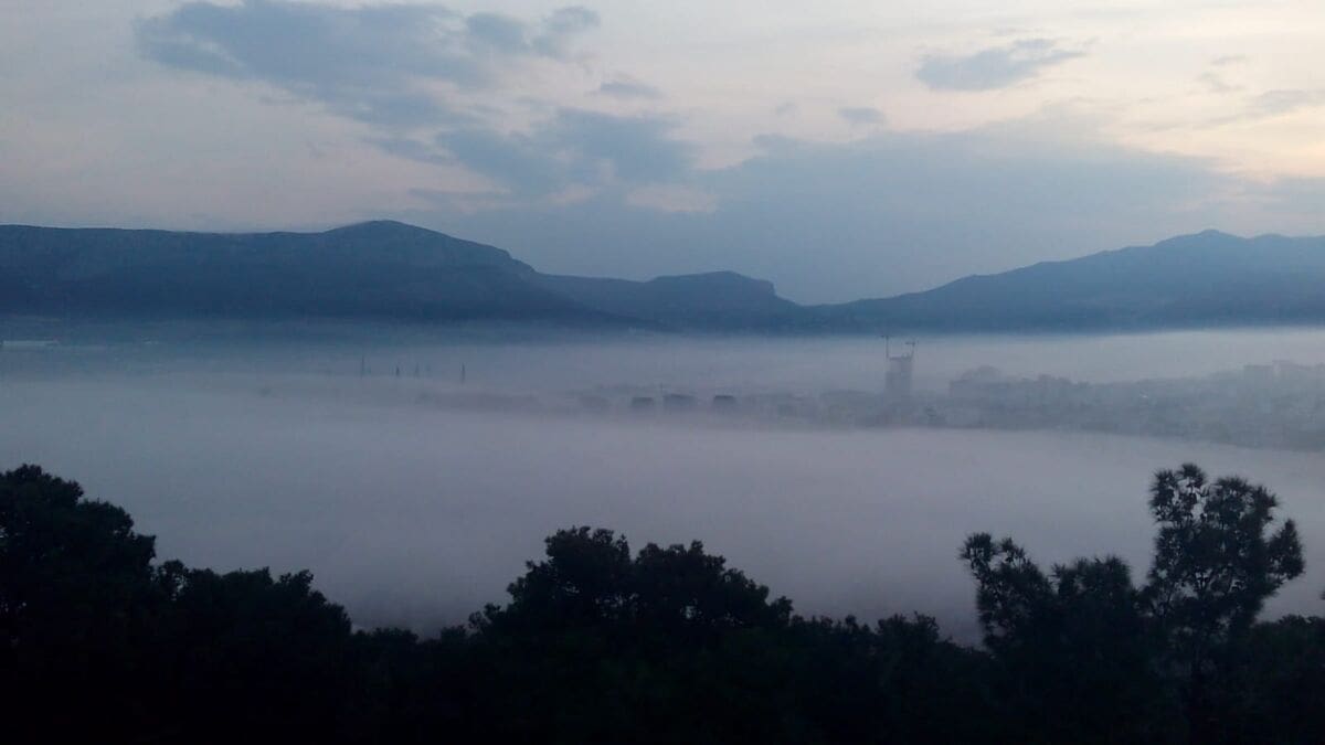 RIJEDAK FENOMEN Jeste li prespavali jutrošnje čarobne prizore? Split utonuo u maglu