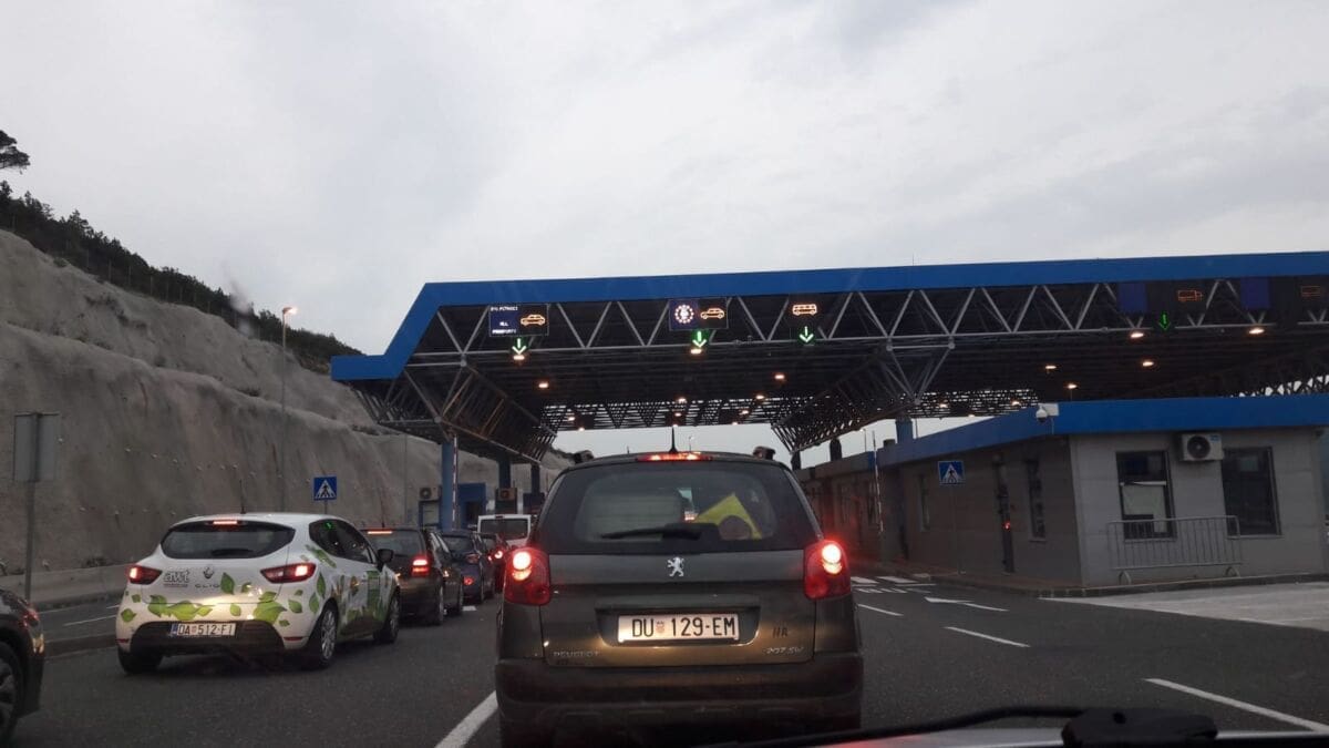 PRONAĐENA BOMBA? Zbog izvanredne situacije prekinut promet na GP Bregana u oba smjera