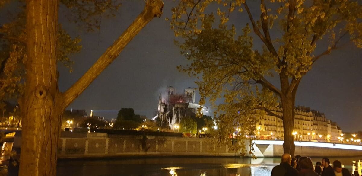 pozar_notre_dame_katedrala(1)