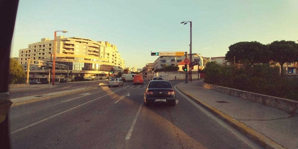 Ovo je sudar u kojem se traže očevici: U Splitu se sudarili kombi i policijsko vozilo