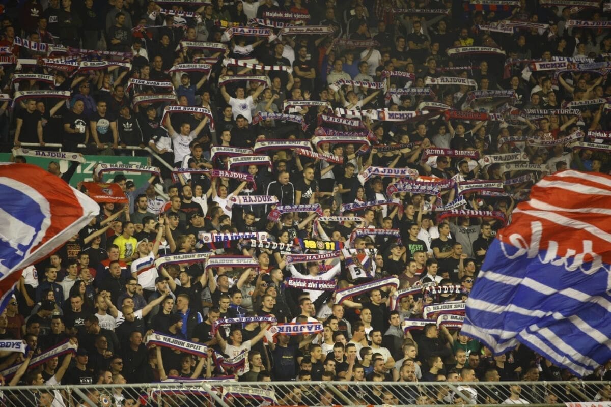 Torcida Mutogras objavila svoju verziju pjesme "Kako to": U mom klubu na tribini svaki dan je prazno, samo ja i Gazda igramo pikado..