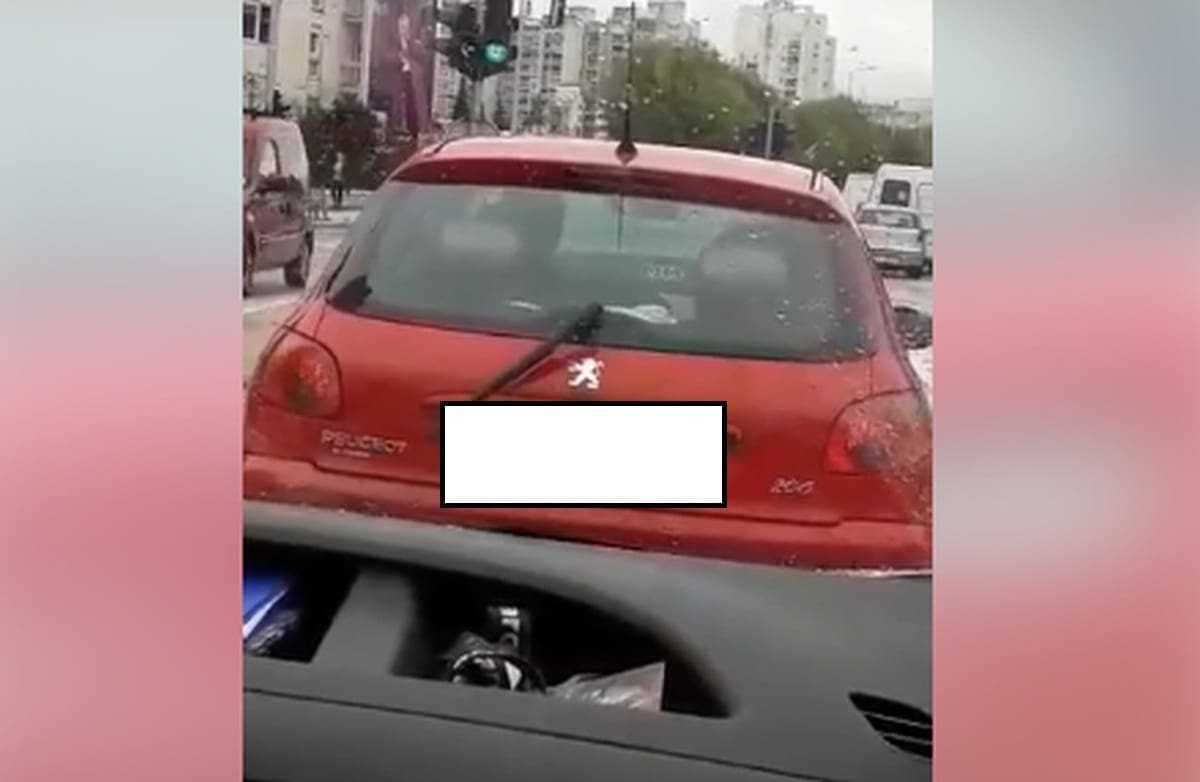 NIJE SVE TAKO SIVO Ovaj vozač je nasmijao danas Splićane: "Ispred svoga vremena je"