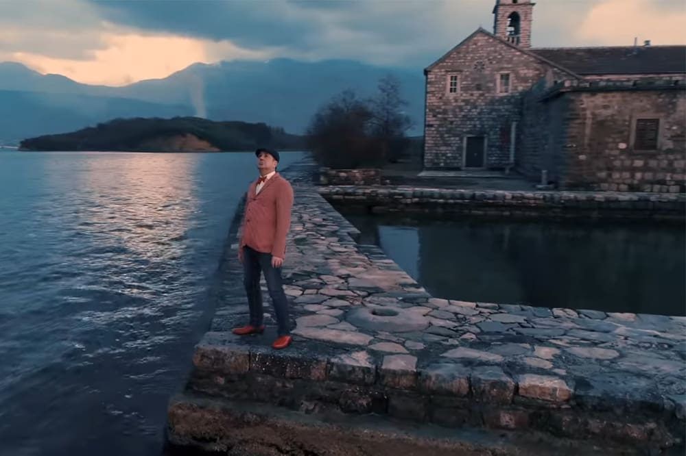 Neno Belan na crnogorskoj obali snimio spot za "Svilenu pjesmu"