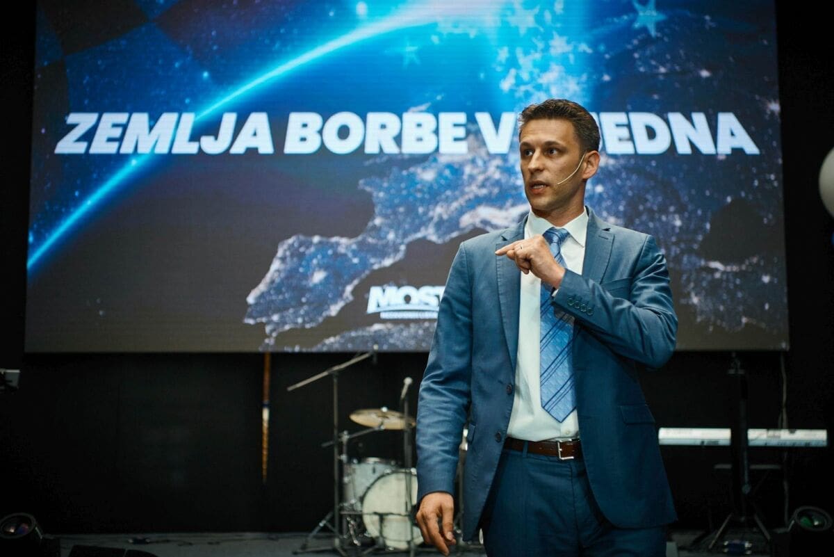 Božo Petrov i članovi Ekonomskog savjeta predstavili Mostov prijedlog mjera za porezno rasterećenje