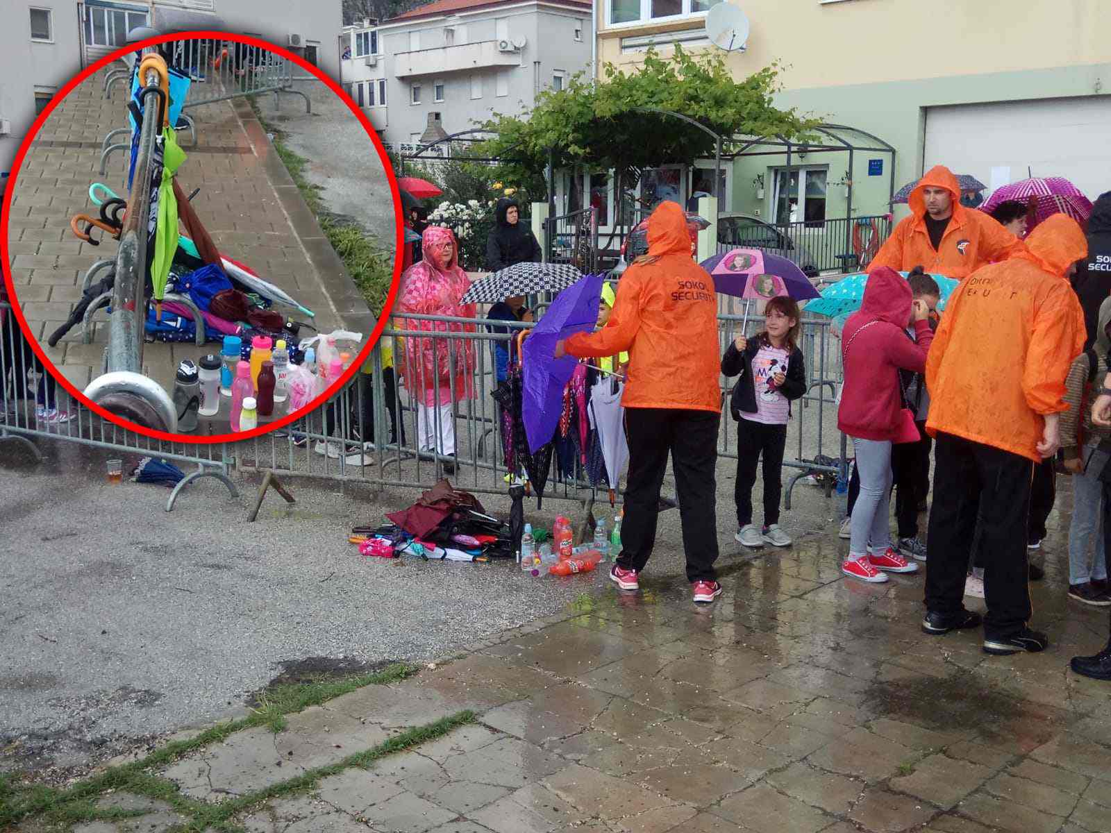 SRAMOTA U OMIŠU Ogorčena majka: Djecu su pregledavali kao zadnje kriminalce, morali su okisnuti na pljusku jer im nije dalo unijeti kišobran