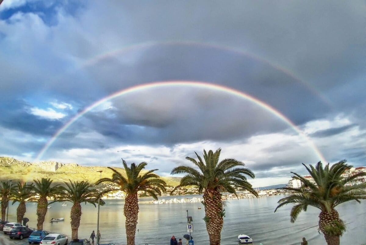 "Jesensko" sivilo u Splitu završilo rijetko viđenoj prekrasnoj dvostrukoj dugi