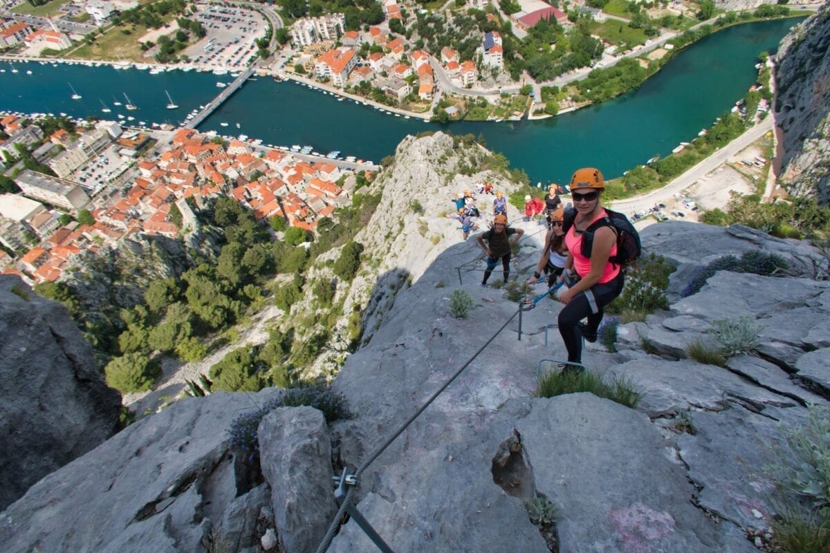 Završio 8. Festival planinarstva u Omišu: Ni jugo ni kiša planinarima nisu mogli ništa