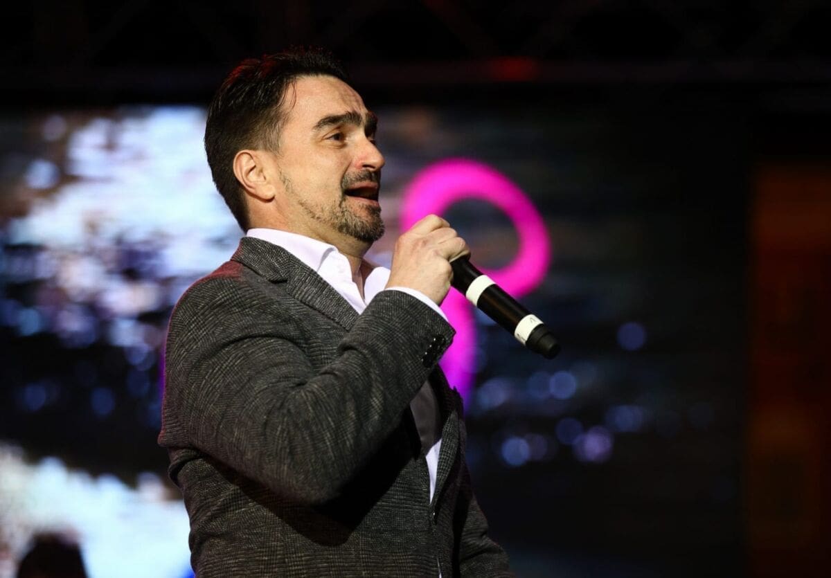 JOŠ NEVIĐENI JOLE Zapjevao cover poznate strane pjesme, malo je reći da je oduševio