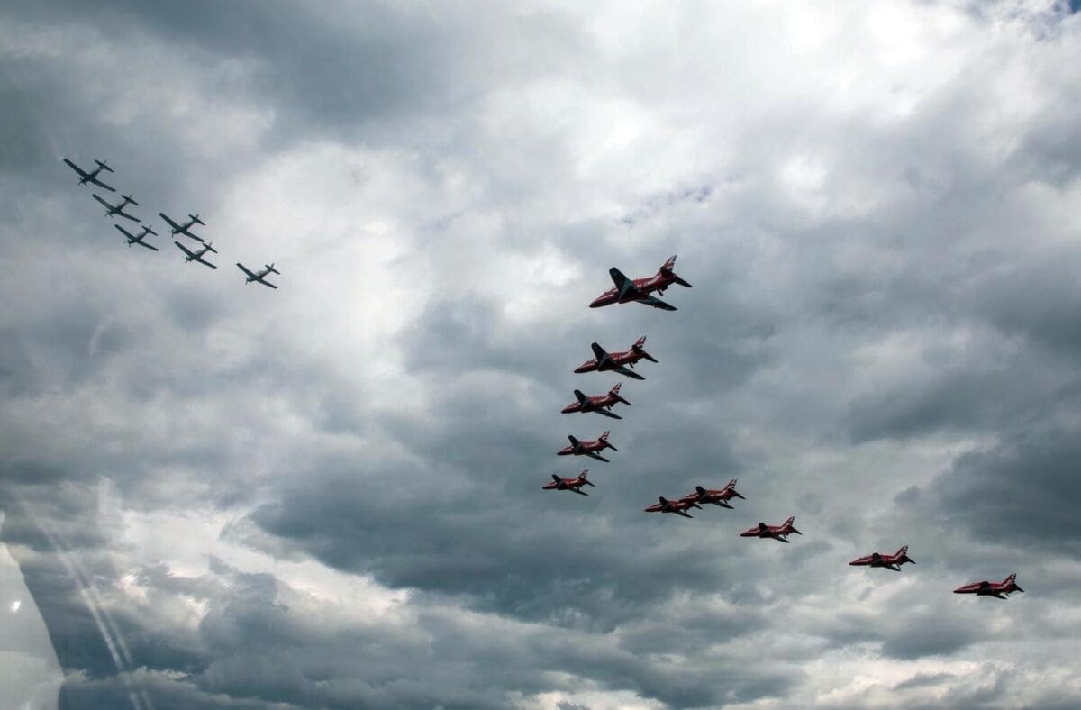 Pozdravni prelet "Krila Oluje" i "Red Arowsa" iznad Zadra