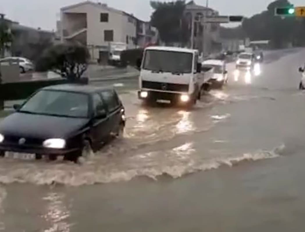 POVODANJ U MAKARSKOJ Dio gradskih ulica našao se pod vodom zbog bujica