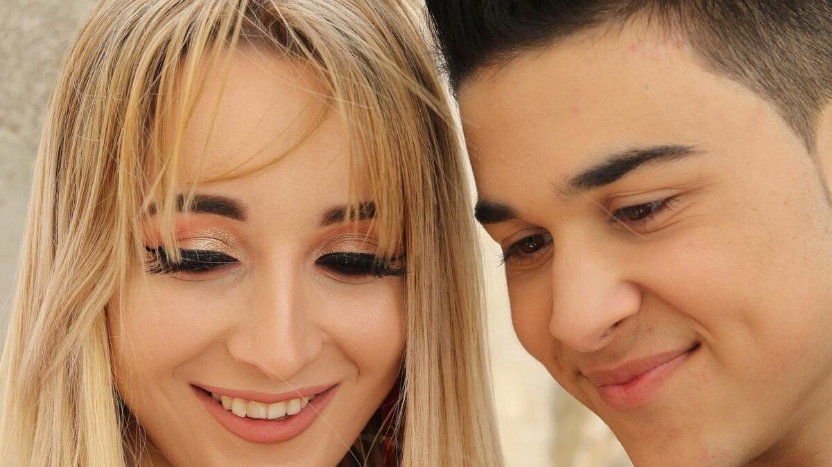 Splićanka i regionalna teen zvijezda izdali duet "Daj mi znak": Scene iz Splita oduševile fanove