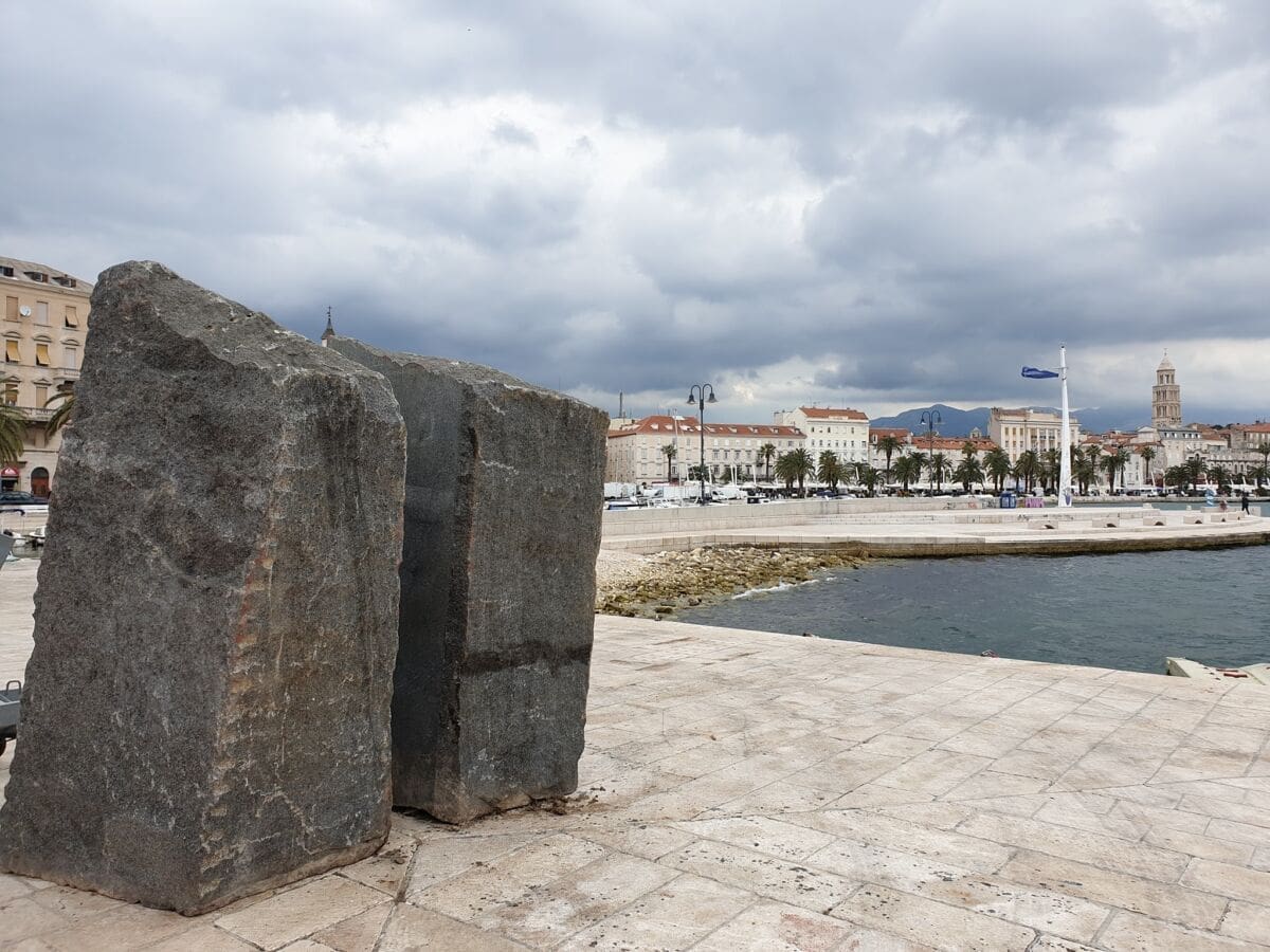 Skulptura Slavomira Drinkovića seli se s Matejuške na Zapadnu obalu