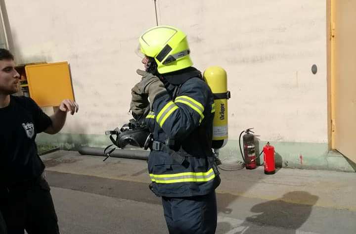 Došlo do zadimljenja: Vatrogasci pohitali na intervenciju u omišku tvornicu, nema ozlijeđenih