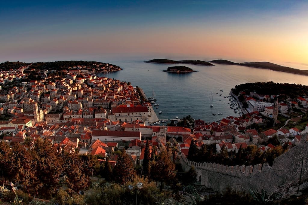 Grad Hvar proglašen 2. najboljom europskom destinacijom za medeni mjesec
