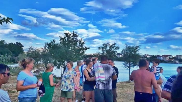 Solinjani kupanjem upozorili nadležne da gube strpljenje oko Mramorne plaže, posjetio ih gradonačelnik