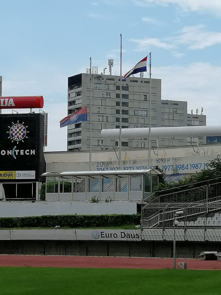 Hajdukova zastava na Poljudu spuštena na pola koplja u čast preminulog velikana Jurice Jerkovića