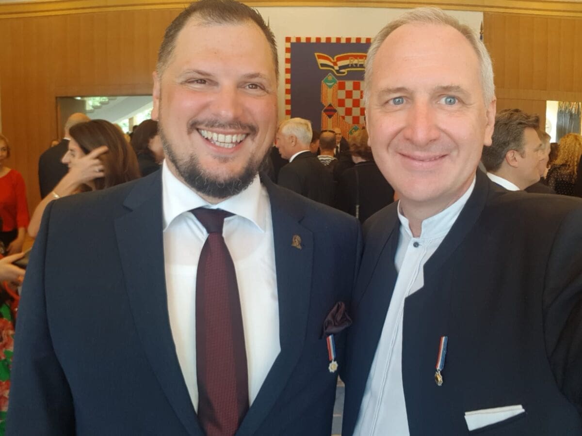 BANOVINA TRAŽI NOVOG RAVNATELJA HRVATSKOG DOMA Dosadašnjem v.d. ravnatelju Marinu Kaporelu ističe ugovor 18. prosinca