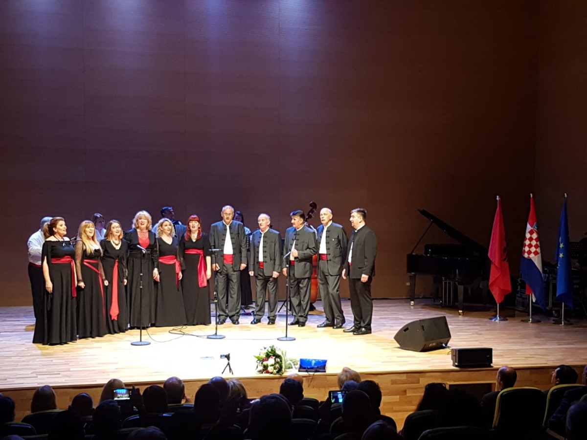 Mješovita klapa "Filip Dević" u Tirani održala koncert za pamćenje