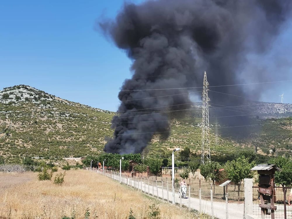 Planuo požar na farmi životinja: Brzom intervencijom vatrogasaca spriječena veća šteta