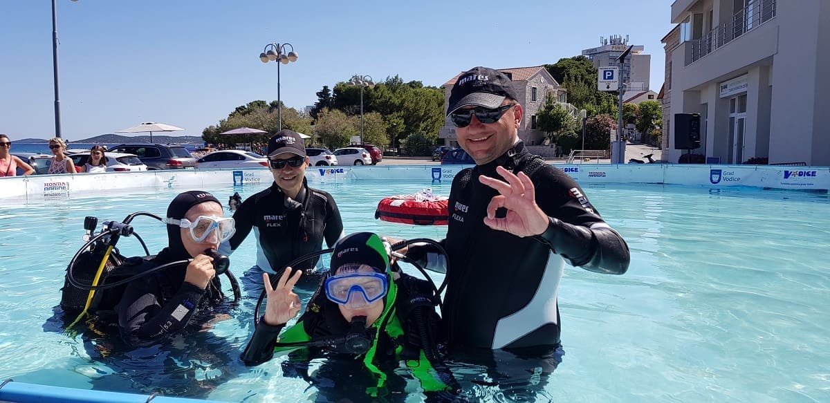 RONILAČKI SPEKTAKL NA VODIČKOJ RIVI "Pogled u plavo" oduševio najmlađe