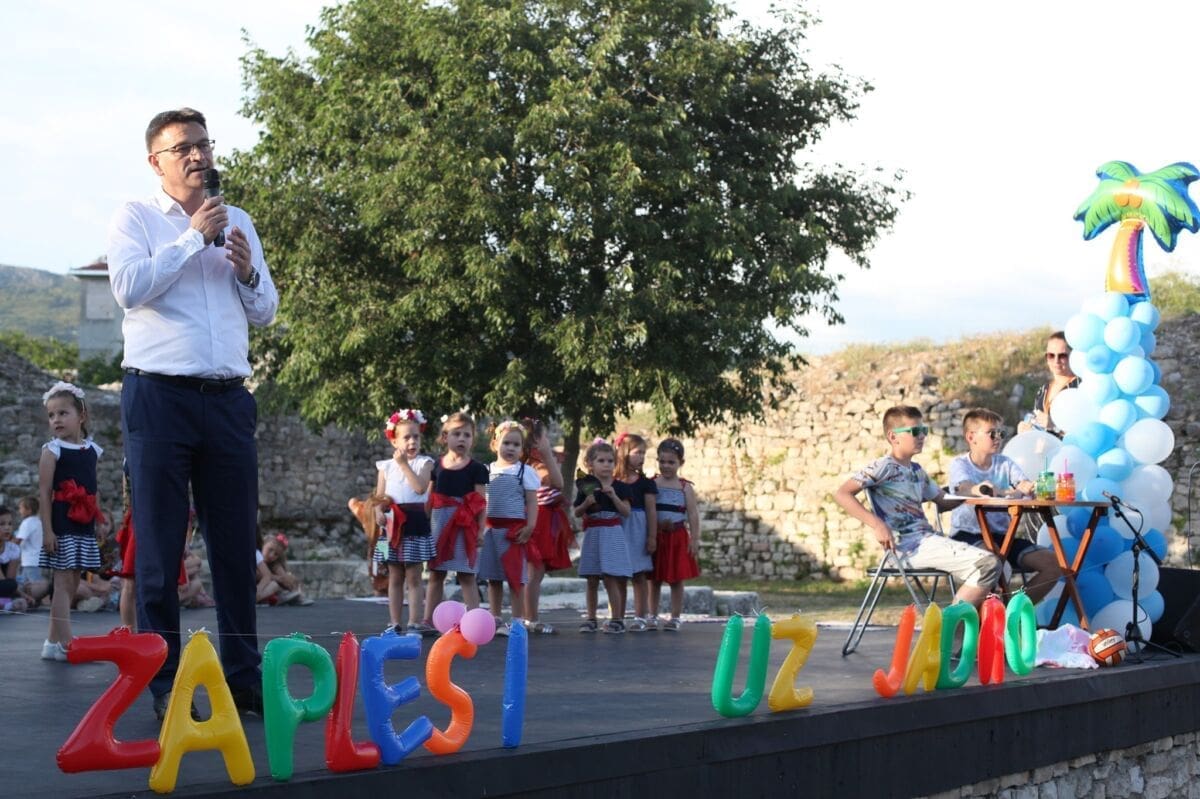 PREKO 220 IZVOĐAČA Na Gradini u Solinu održan 13. festival plesa "Zaplešimo uz Jadro"