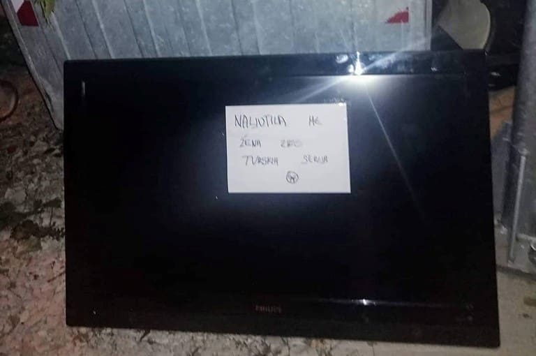 ISPALIO NA ŽIVCE Pogledajte urnebesnu poruku na bačenom televizoru