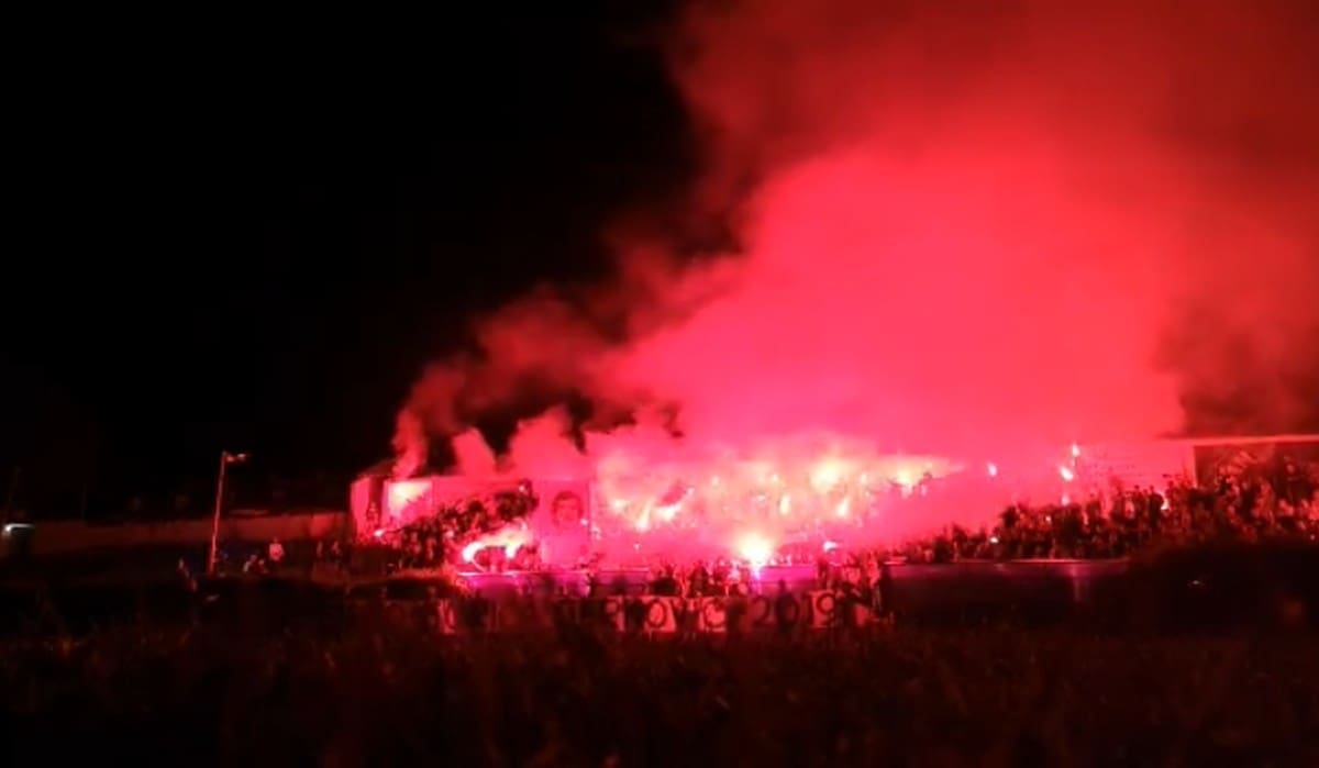 VELIČANSTVENI PRIZORI Stari Plac: Torcida pjeva i skandira ime Jurice Jerkovića