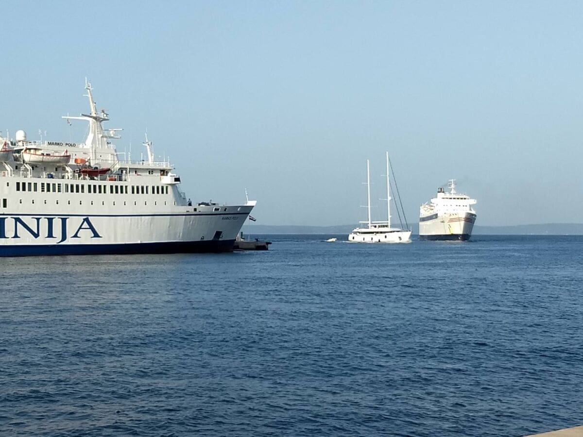 Od ponedjeljka se povećava broj trajektnih linija Stari Grad-Split, donosimo novi plovidbeni red