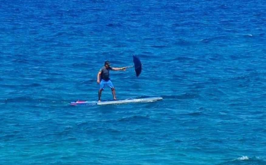 Tanka je granica između genijalnosti i ludosti: Kupači oduševljeni, pogledajte čega se dosjetio surfer